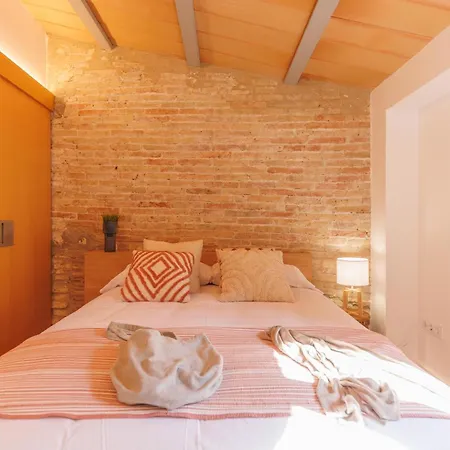 Bravissimo Calderers, Monthly Apartman