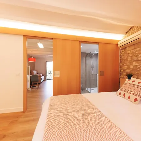 Bravissimo Calderers, Monthly Apartman