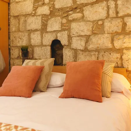 Bravissimo Calderers, Monthly Apartman